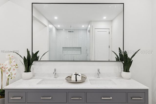 12 Bateau Rd, Hilton Head Island, SC 29928