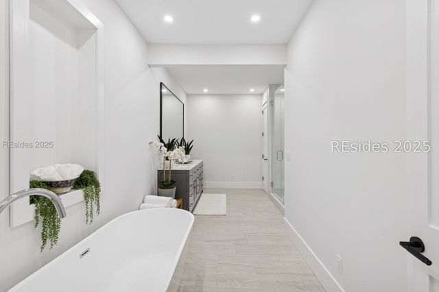 12 Bateau Rd, Hilton Head Island, SC 29928