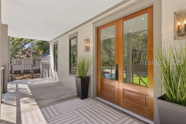 12 Bateau Rd, Hilton Head Island, SC 29928