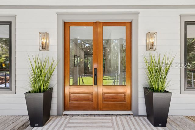 12 Bateau Rd, Hilton Head Island, SC 29928