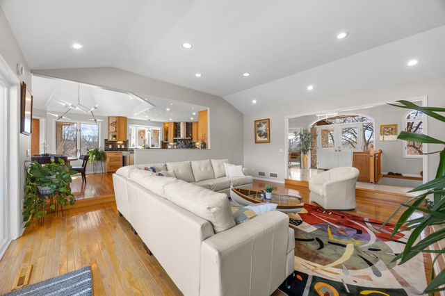 4400 Hickory Hills Trail, Prior Lake, MN 55372