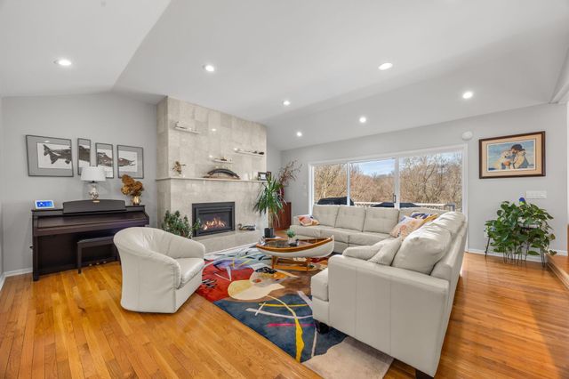 4400 Hickory Hills Trail, Prior Lake, MN 55372