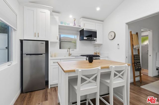 8024 Holy Cross Place, Los Angeles, CA 90045