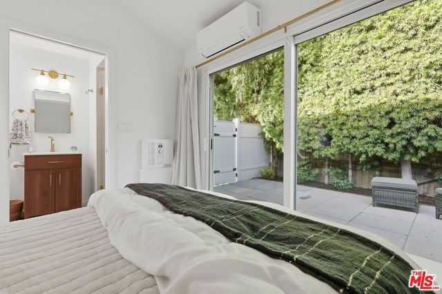 8024 Holy Cross Place, Los Angeles, CA 90045