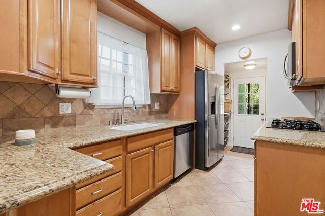 8024 Holy Cross Place, Los Angeles, CA 90045