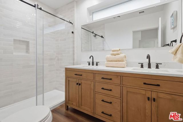 8024 Holy Cross Place, Los Angeles, CA 90045