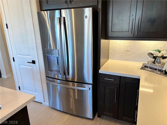 938 Hunter Shores Avenue, North Las Vegas, NV 89084