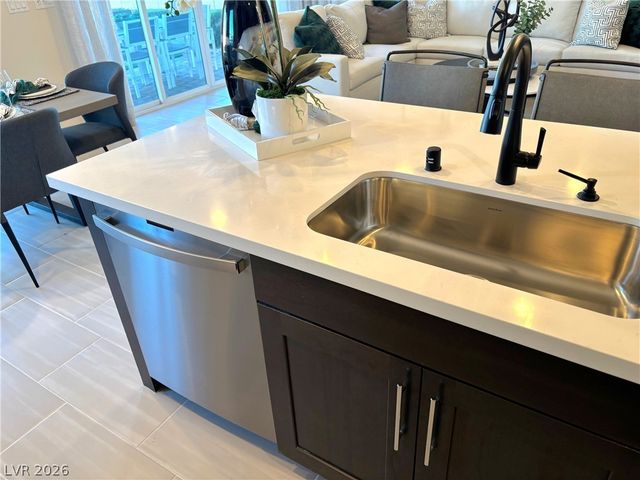 938 Hunter Shores Avenue, North Las Vegas, NV 89084