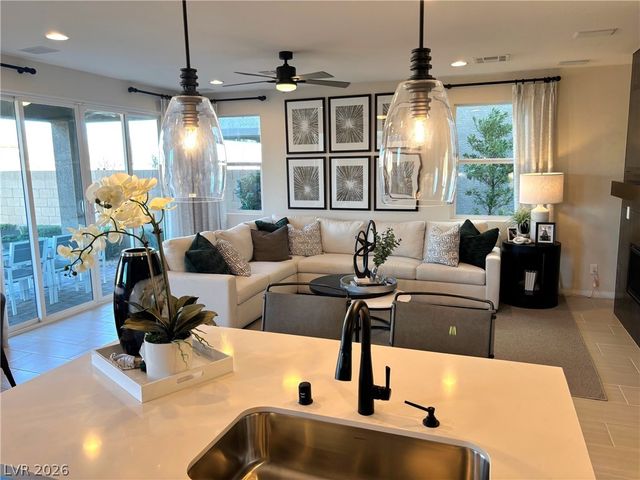 938 Hunter Shores Avenue, North Las Vegas, NV 89084