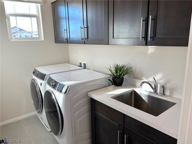 938 Hunter Shores Avenue, North Las Vegas, NV 89084