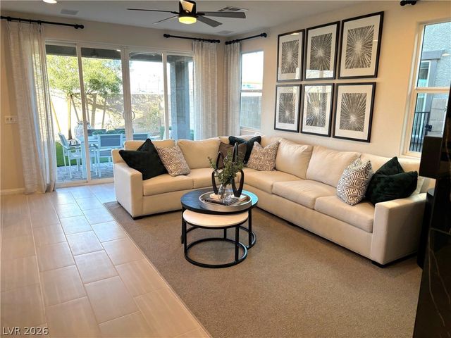 938 Hunter Shores Avenue, North Las Vegas, NV 89084