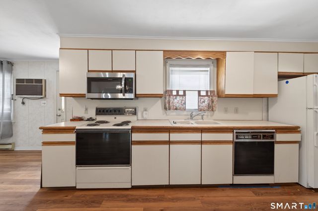 60 Gilbert Avenue, Hamden, CT 06514