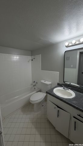 158 De Chantle Rd Apt 124, San Antonio, TX 78201