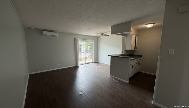 158 De Chantle Rd Apt 124, San Antonio, TX 78201