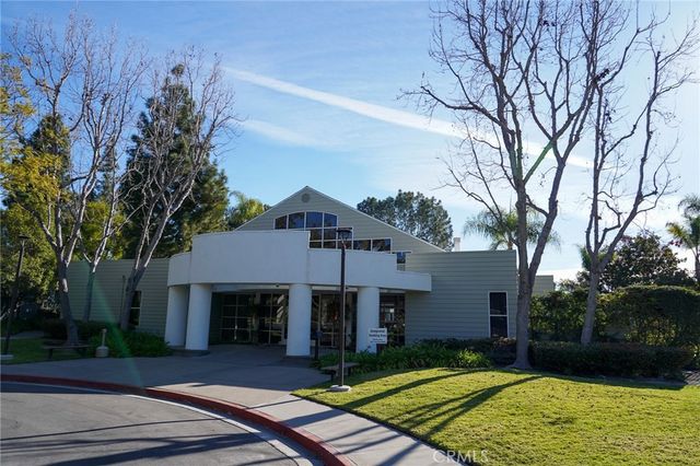 13 Pineoak 104, Aliso Viejo, CA 92656