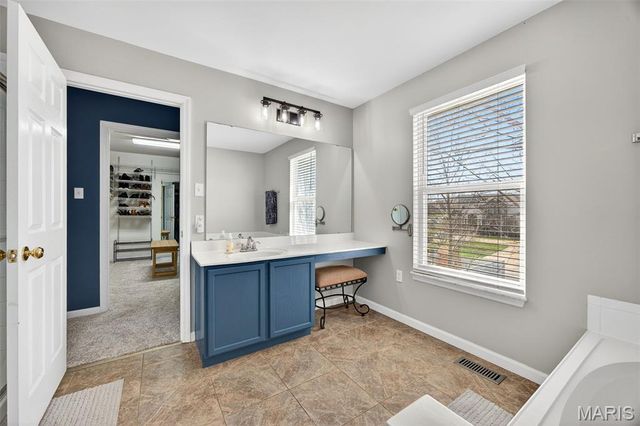 179 Abington Drive, St Peters, MO 63376