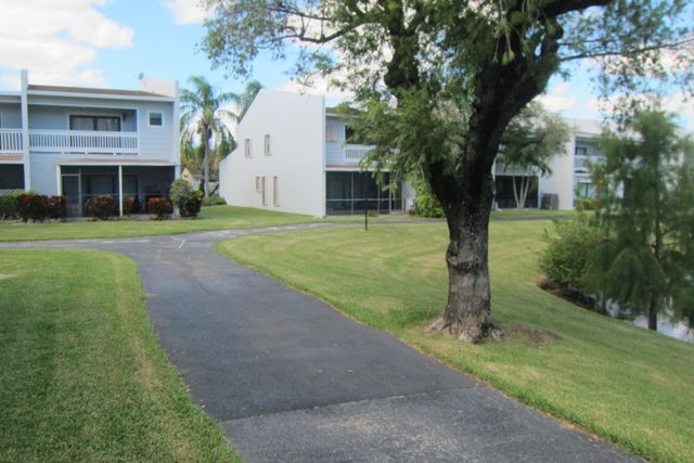1517 Woodbridge Lakes Circle, West Palm Beach, FL 33406