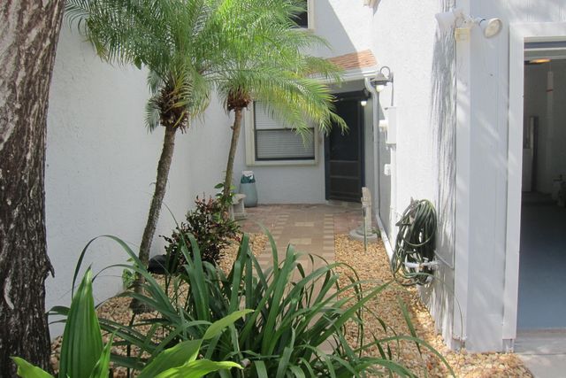 1517 Woodbridge Lakes Circle, West Palm Beach, FL 33406