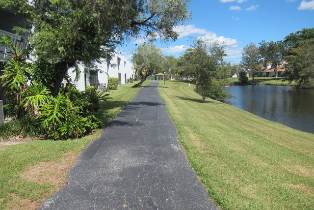 1517 Woodbridge Lakes Circle, West Palm Beach, FL 33406
