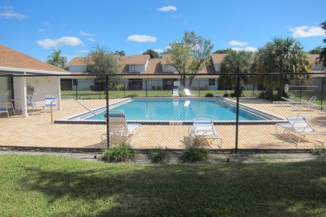 1517 Woodbridge Lakes Circle, West Palm Beach, FL 33406