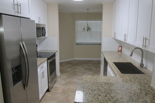 1517 Woodbridge Lakes Circle, West Palm Beach, FL 33406