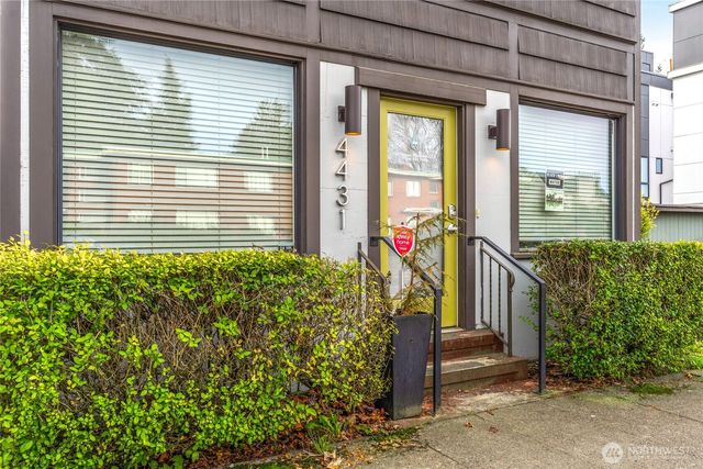 4431 SW Admiral Way, Seattle, WA 98116