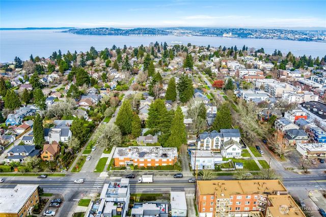 4431 SW Admiral Way, Seattle, WA 98116