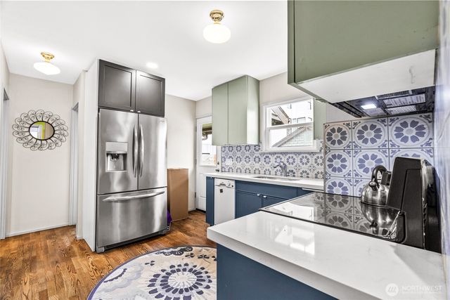 4431 SW Admiral Way, Seattle, WA 98116