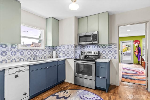 4431 SW Admiral Way, Seattle, WA 98116