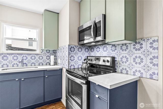 4431 SW Admiral Way, Seattle, WA 98116