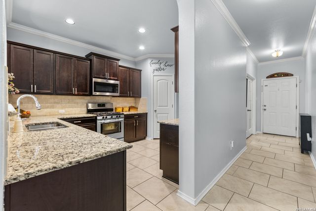 5735 Freeport Leaf, San Antonio, TX 78253