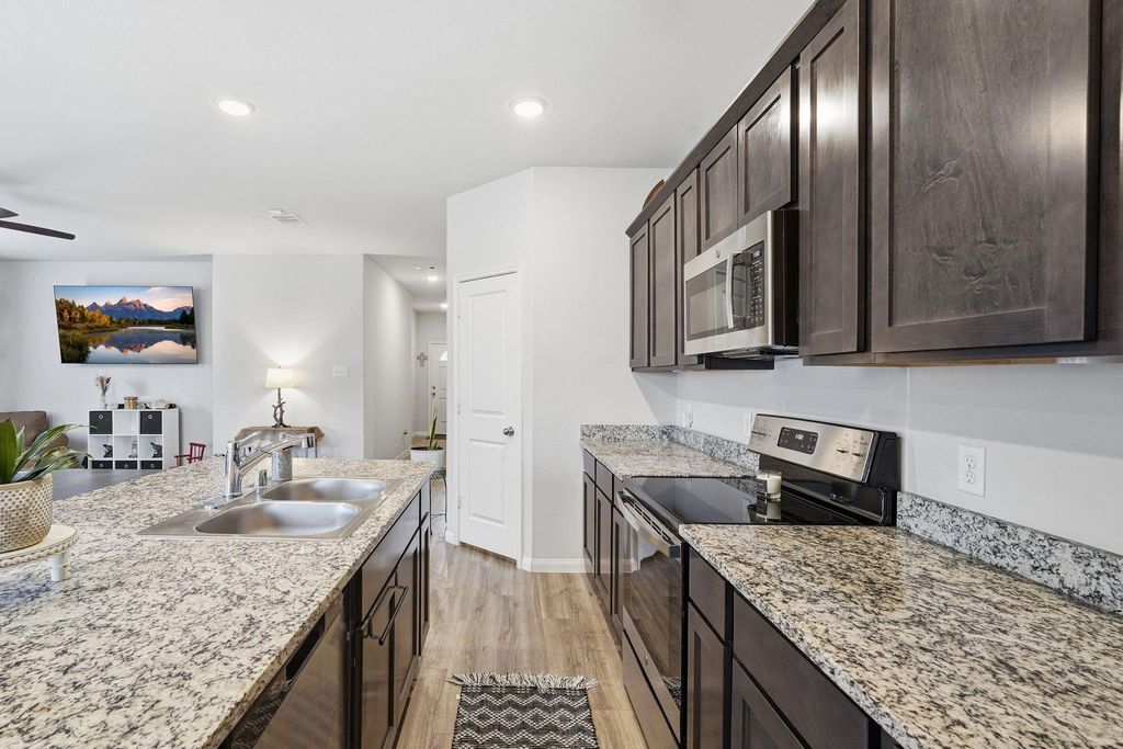 26582 Armadillo Drive, Hempstead, TX 77445