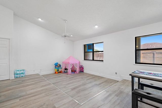 434 SW Jeanne Avenue, Port St Lucie, FL 34953