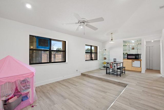 434 SW Jeanne Avenue, Port St Lucie, FL 34953