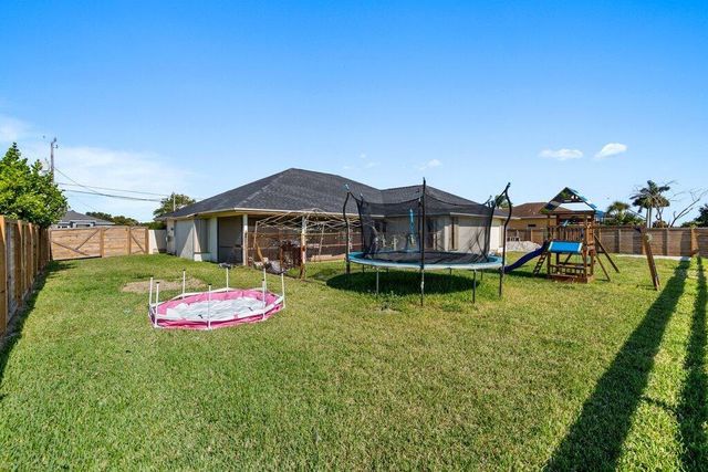 434 SW Jeanne Avenue, Port St Lucie, FL 34953