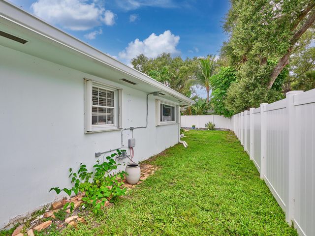 683 SW 2ND Street, Boca Raton, FL 33486