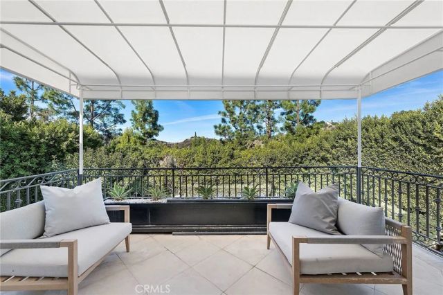 11709 Wetherby Lane, Los Angeles, CA 90077