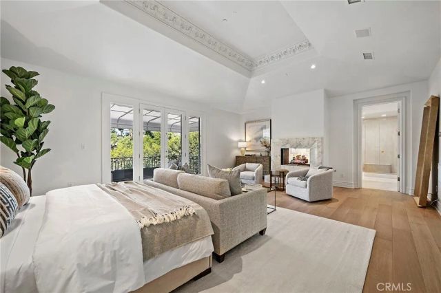 11709 Wetherby Lane, Los Angeles, CA 90077