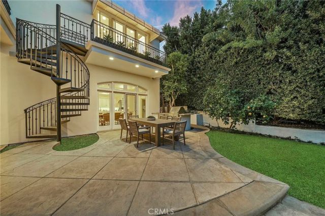 11709 Wetherby Lane, Los Angeles, CA 90077