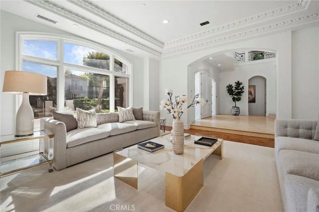 11709 Wetherby Lane, Los Angeles, CA 90077