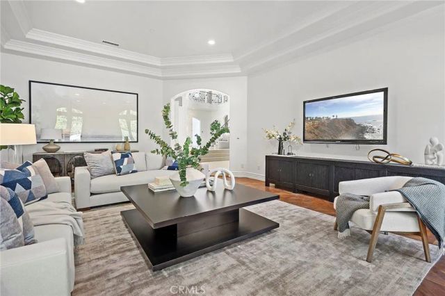 11709 Wetherby Lane, Los Angeles, CA 90077