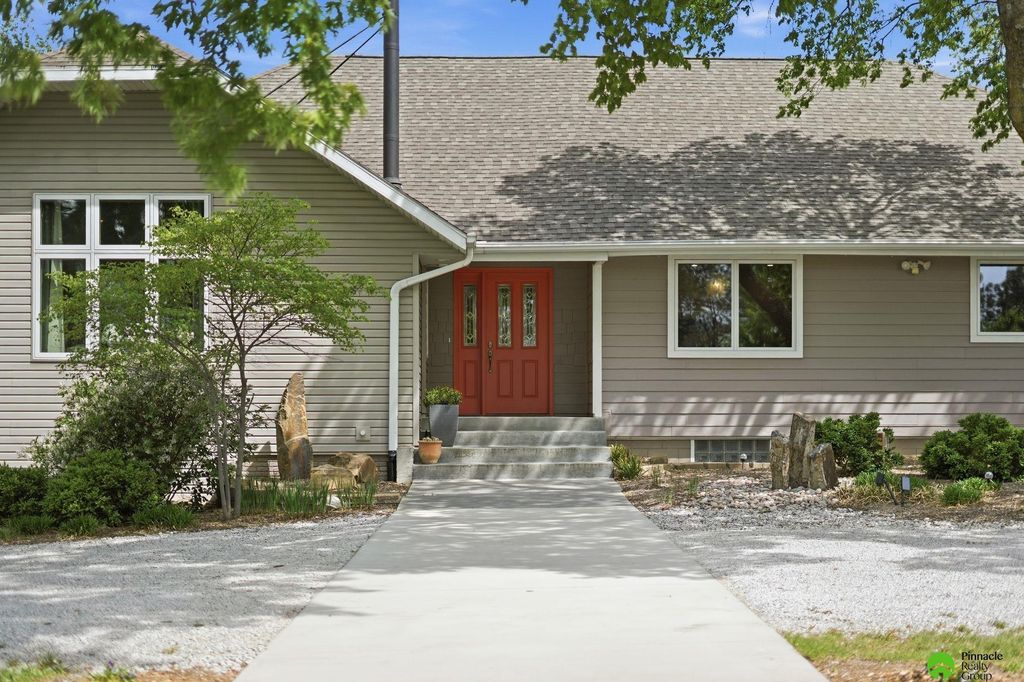 17879 S 68th Street, Hickman, NE 68372