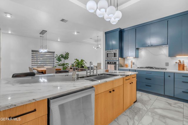 6155 WHISTLING SWAN Place, El Paso, TX 79932