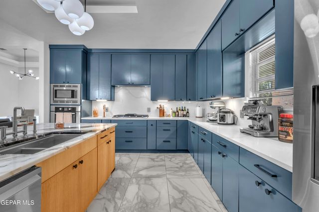 6155 WHISTLING SWAN Place, El Paso, TX 79932