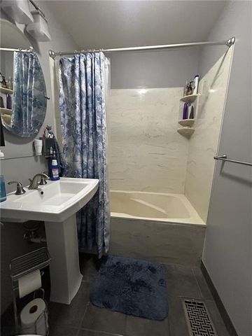 4880 Oakland Avenue, Kansas City, KS 66102