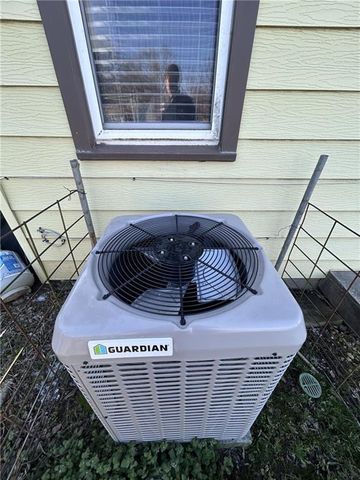 4880 Oakland Avenue, Kansas City, KS 66102