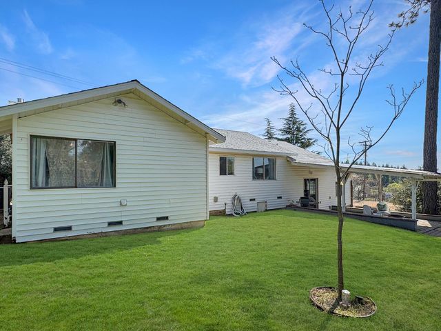 10090 West Dr, Grass Valley, CA 95945