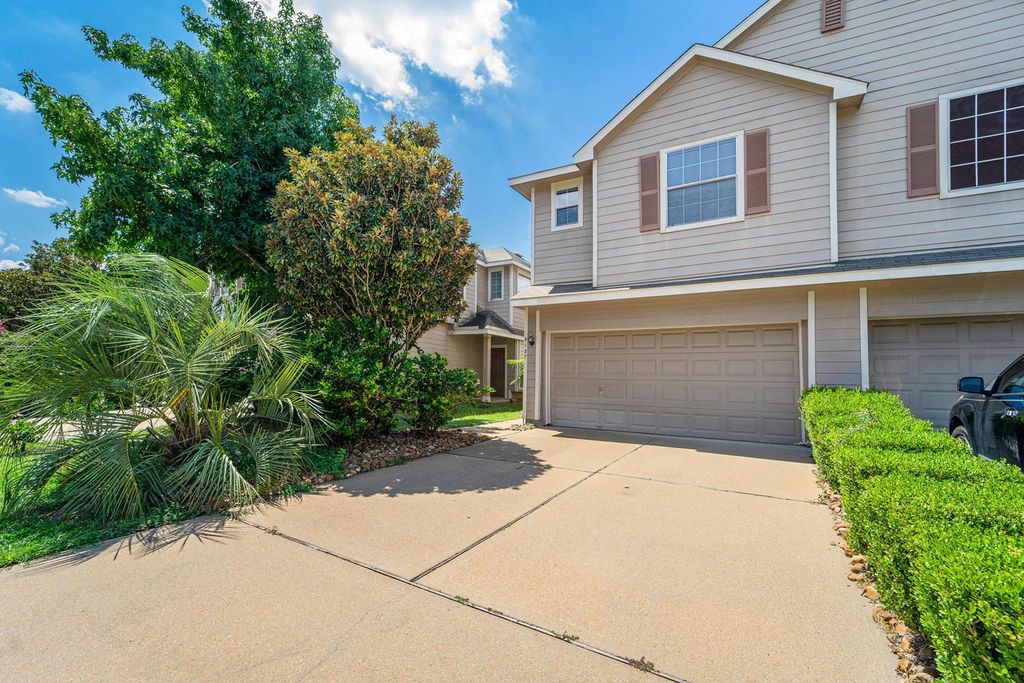 6127 Morningshire Lane, Houston, TX 77084