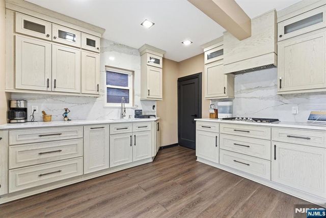 9 New Brier Lane, Clifton, NJ 07012