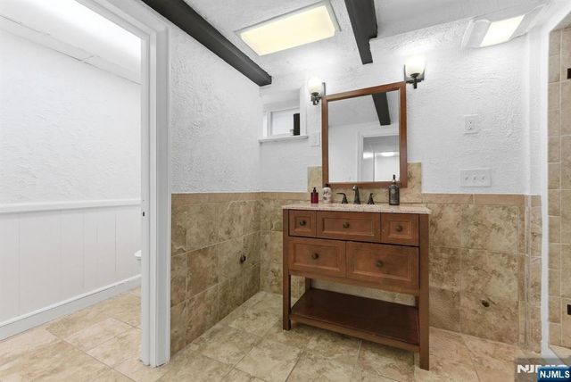 9 New Brier Lane, Clifton, NJ 07012